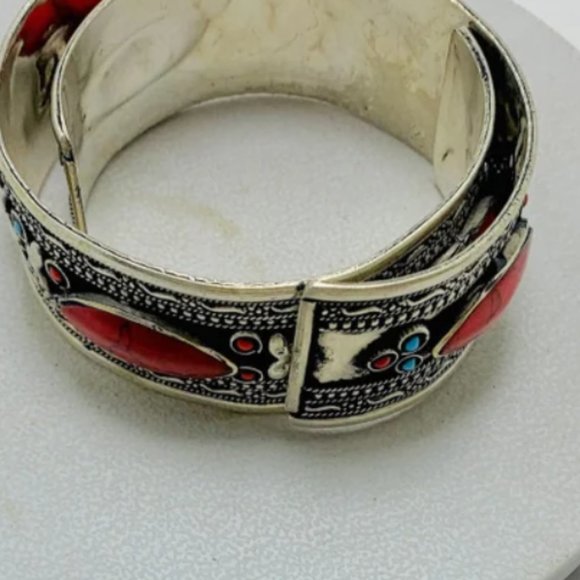 Single Kuchi Tribal Cuff Bracelet: Red Stone Boho Jewelry - Picture 4 of 12